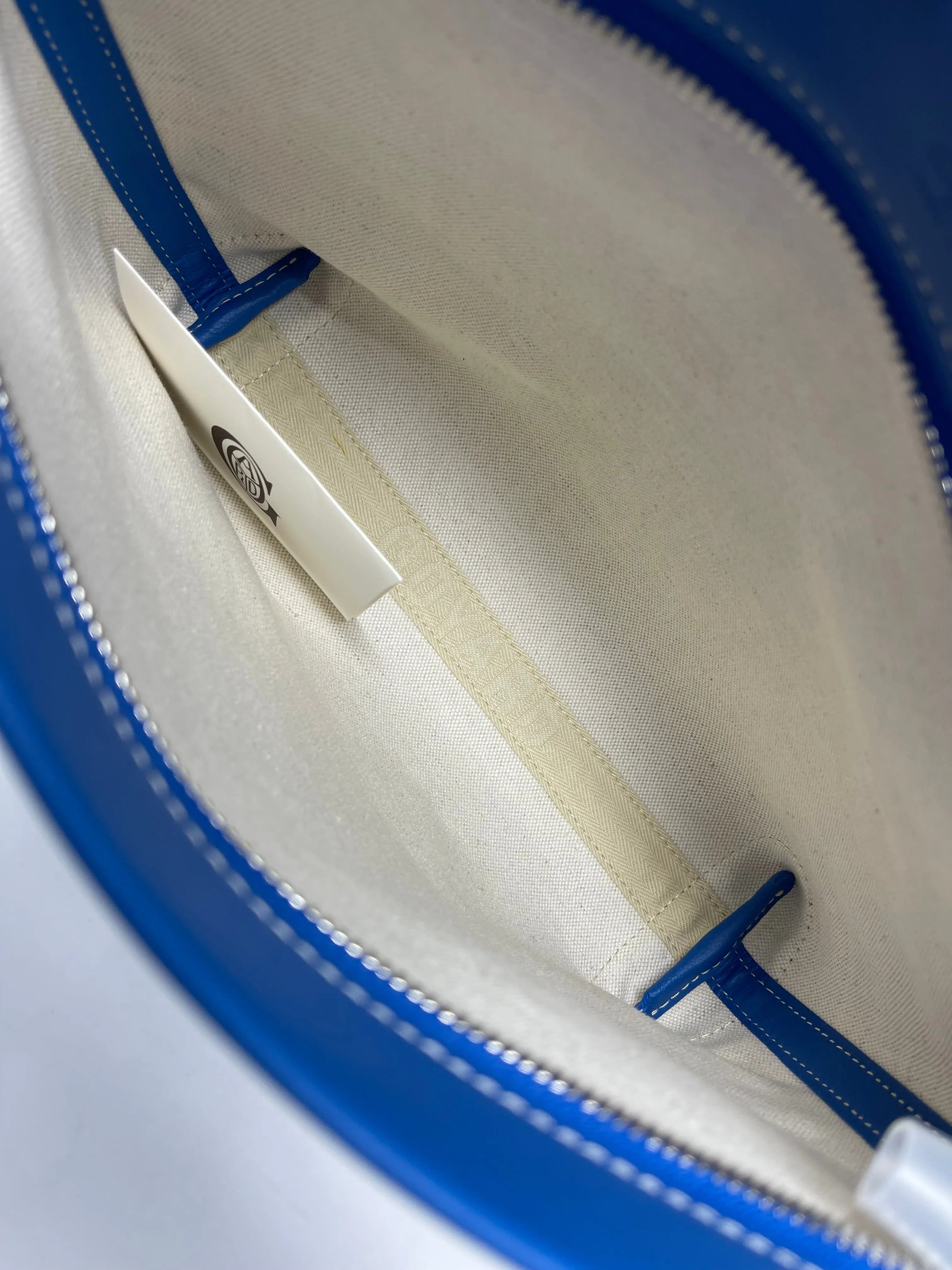 Conti Pouch