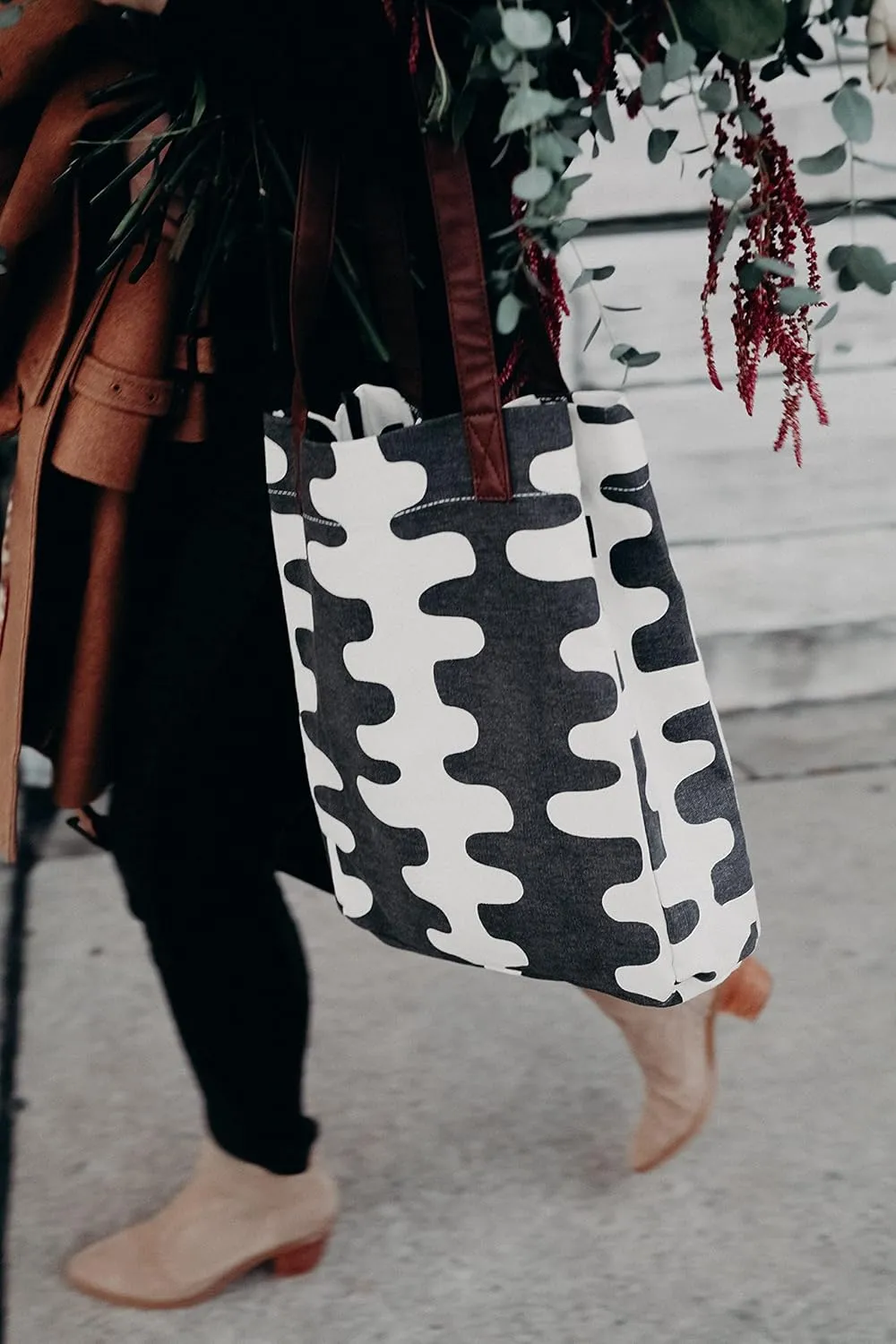 maika Market Tote Bag
