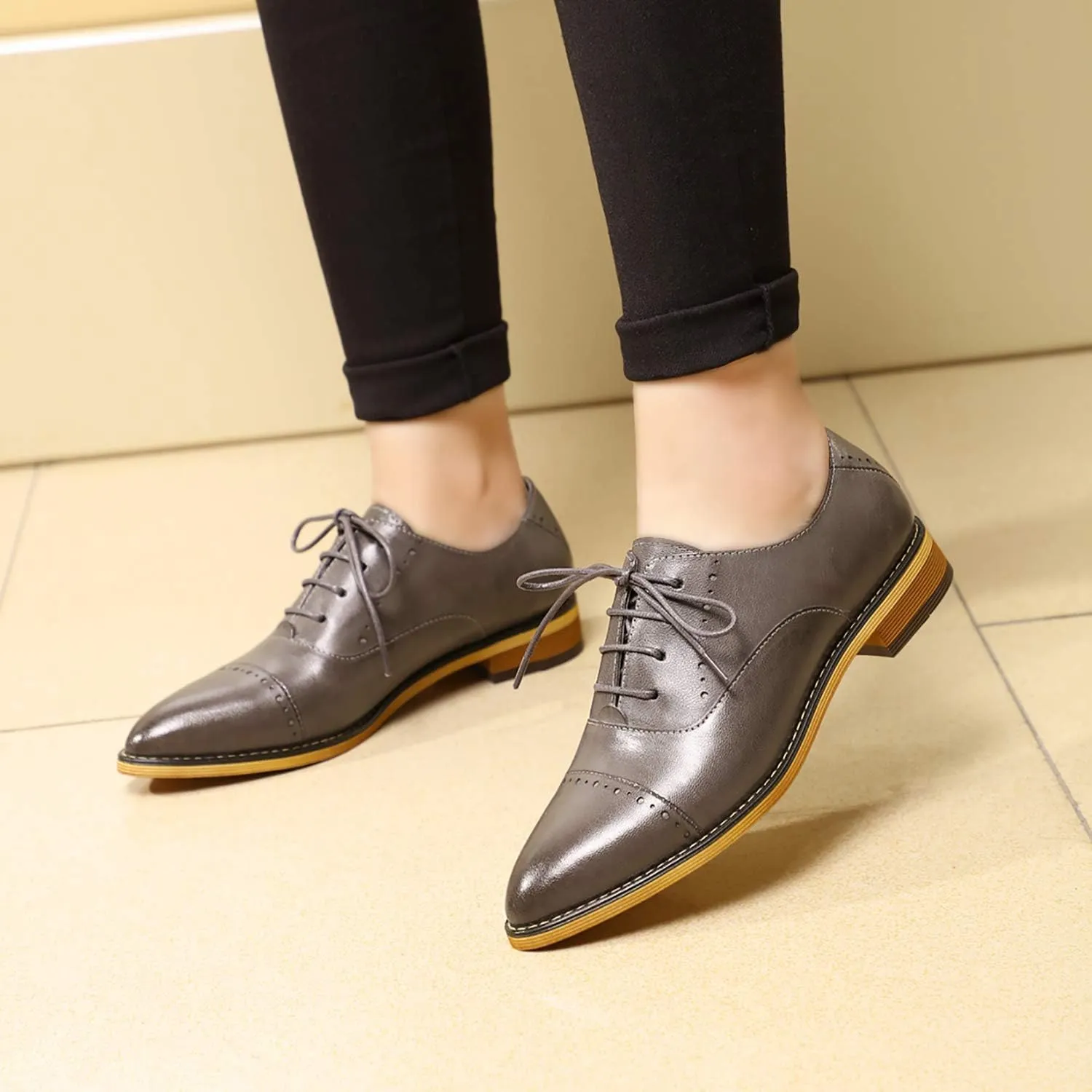 Mona flying Women's Pointed Toe Oxfords Brogue Retro Lace up Leather Work Shoes for Ladies
