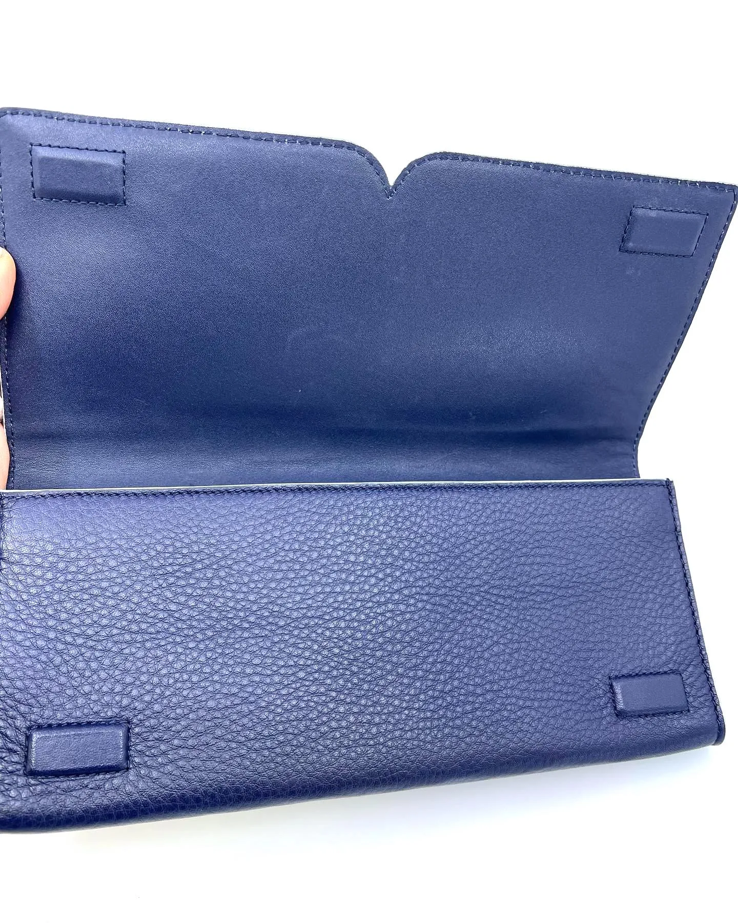 TORY BURCH SERIF LEATHER CLUTCH BAG