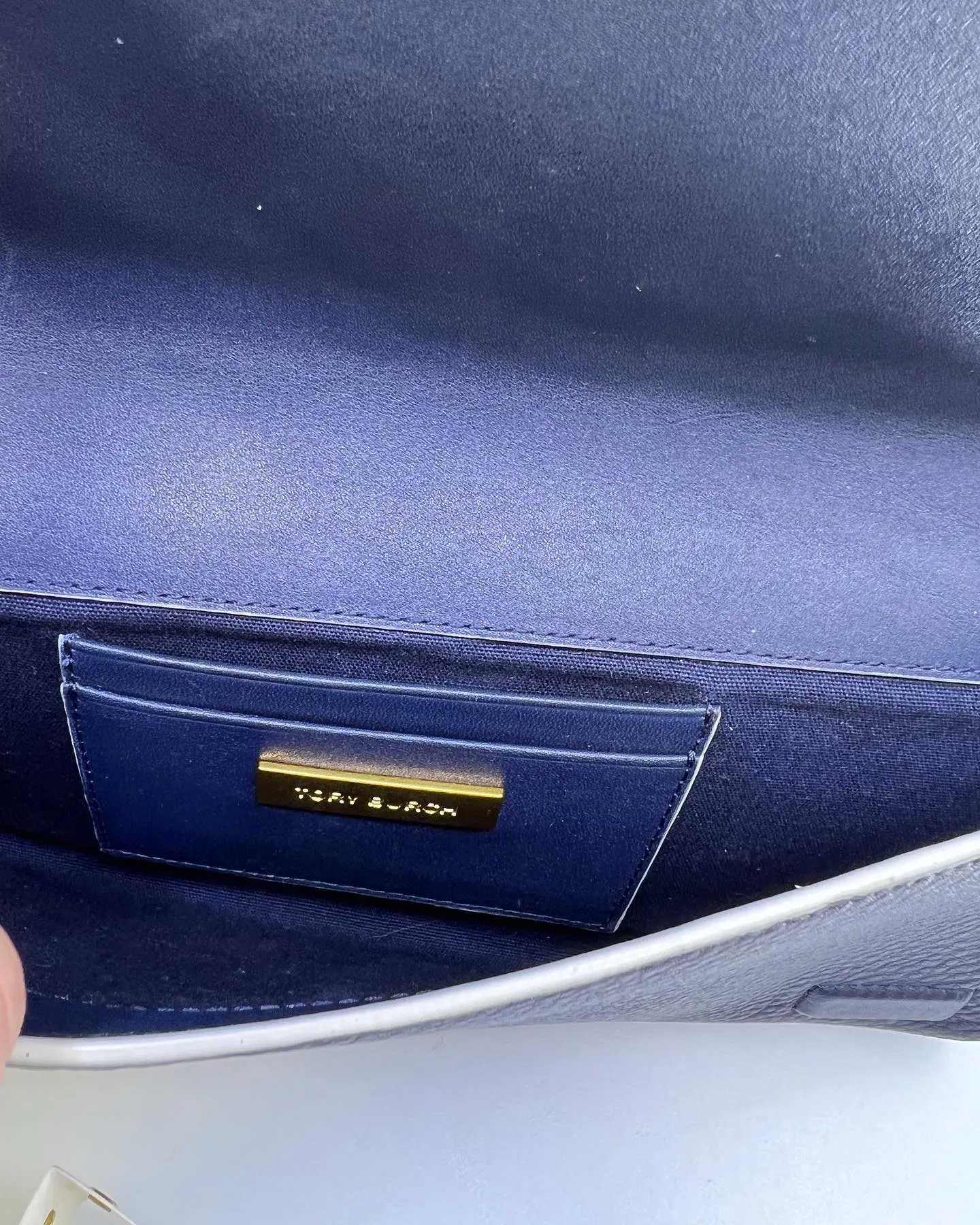 TORY BURCH SERIF LEATHER CLUTCH BAG