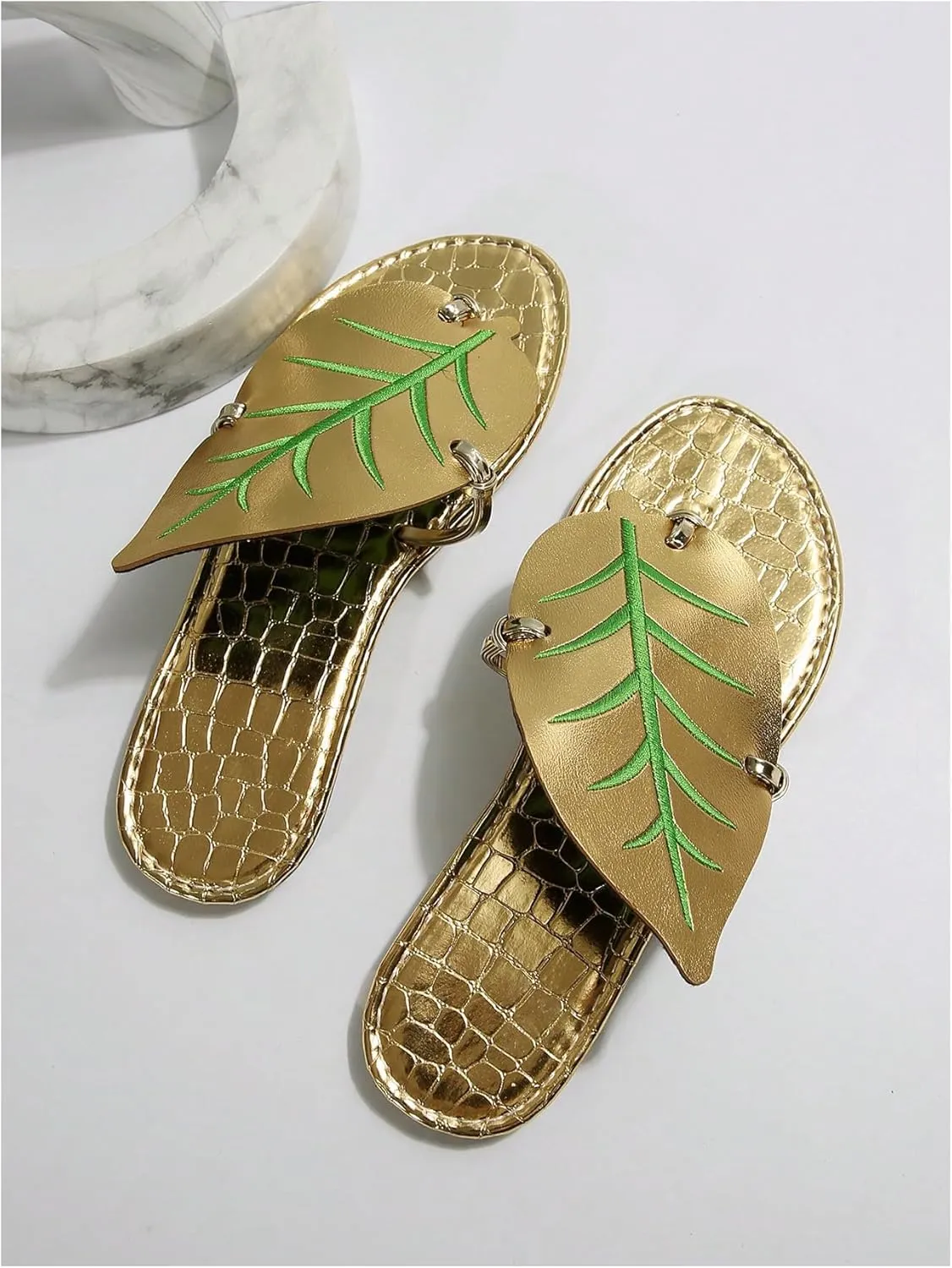 Women's Boho Leaf Appliques Thong Sandals Open Toe Outdoor Flip Flops Casual Slippers